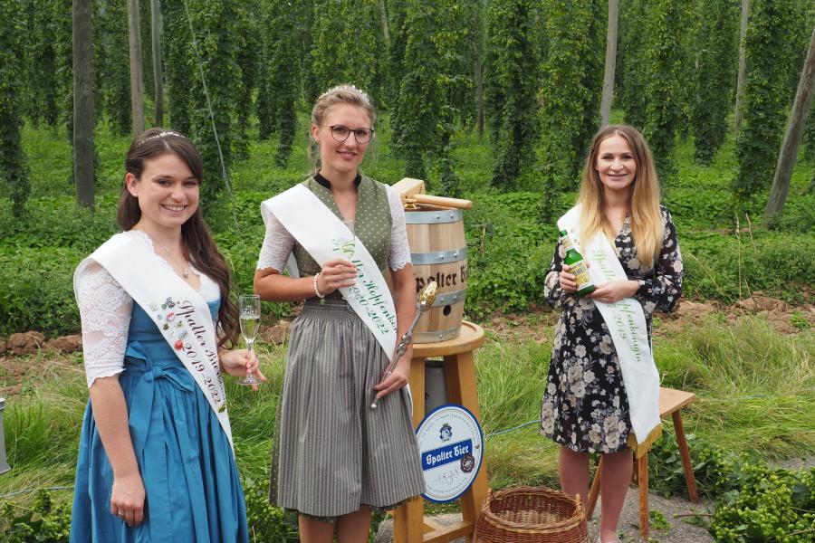 Krönung unserer neuen Hopfenkönigin